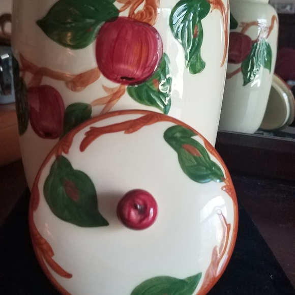 Apple fransician cookie jar in wonderful condition - Picture 3 of 7